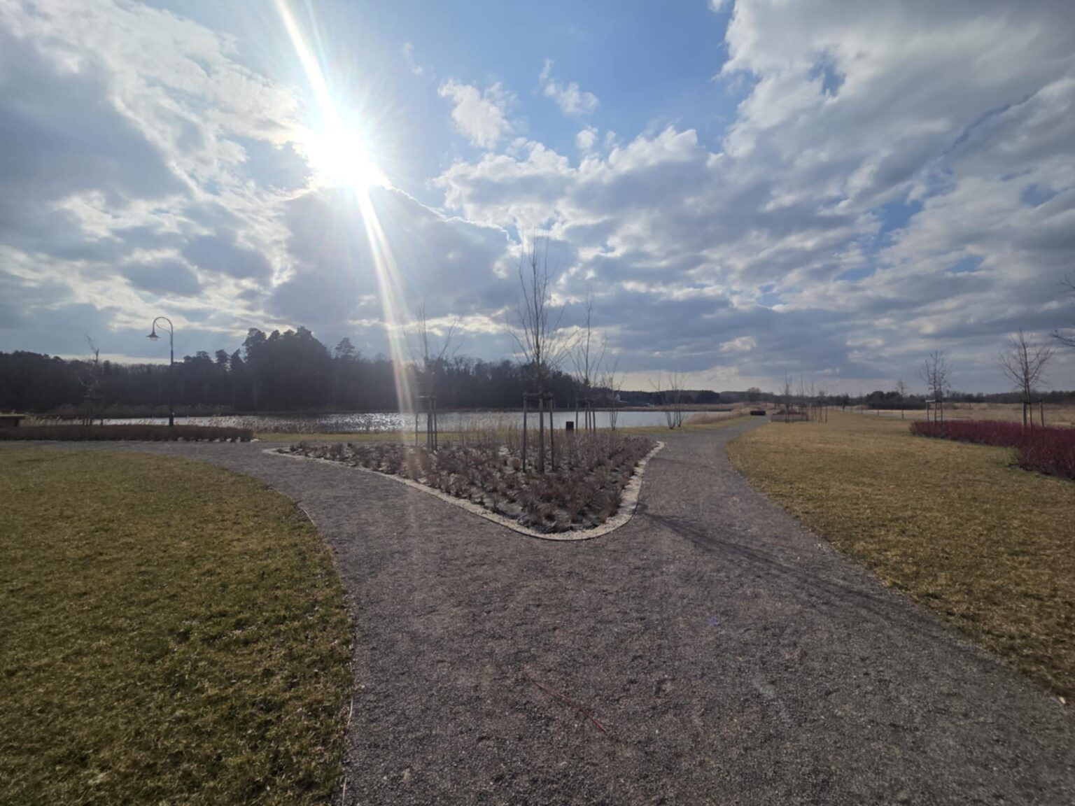 Widok na zalew Solec-Zdrój i tereny rekreacyjne