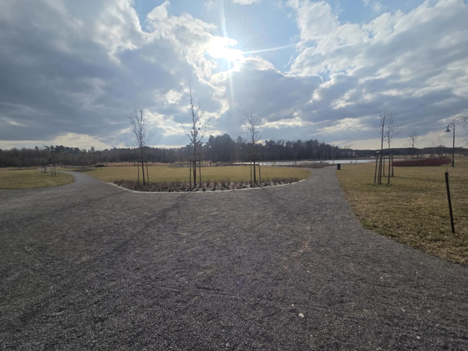 Zalew Solec-Zdrój – miejsce na spacer i odpoczynek na świeżym powietrzu